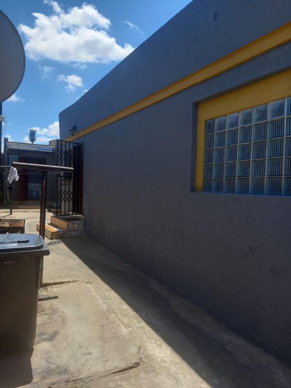 5 Bedroom Property for Sale in Tembisa Central Gauteng