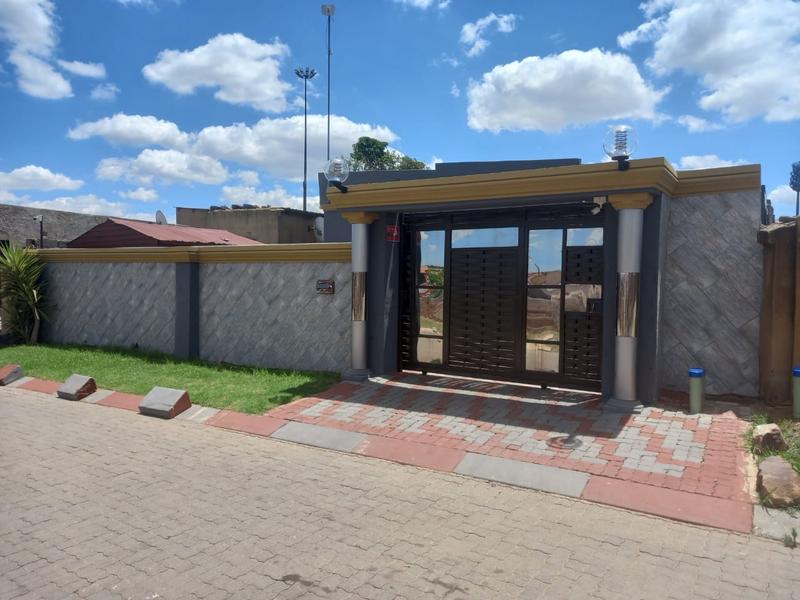 5 Bedroom Property for Sale in Tembisa Central Gauteng