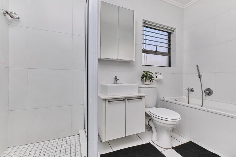 1 Bedroom Property for Sale in Lonehill Gauteng