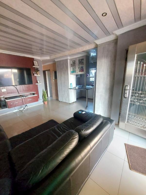 3 Bedroom Property for Sale in Protea Glen Gauteng