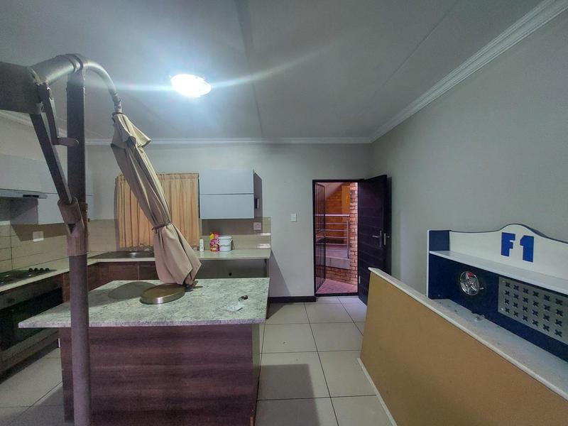 2 Bedroom Property for Sale in Rooihuiskraal North Gauteng