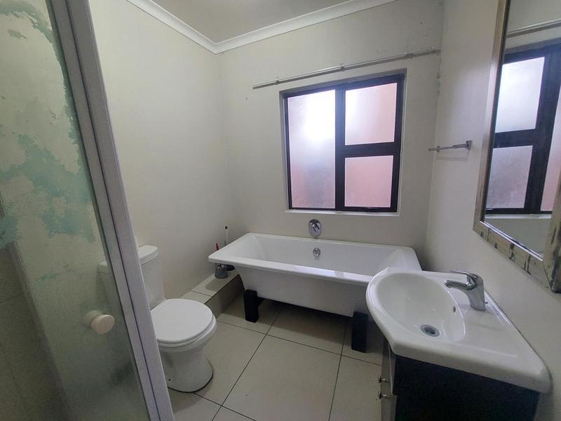 2 Bedroom Property for Sale in Rooihuiskraal North Gauteng