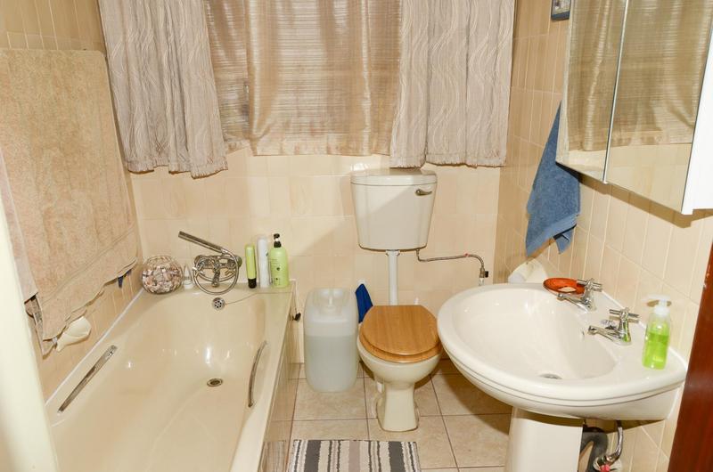 2 Bedroom Property for Sale in Green Hills Gauteng