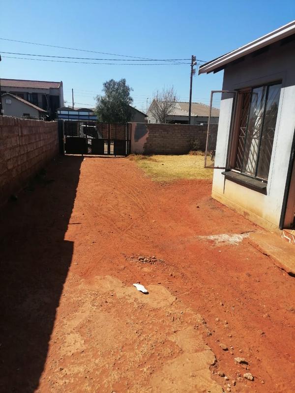2 Bedroom Property for Sale in Protea Glen Gauteng