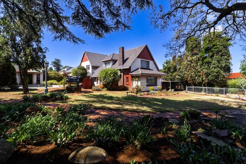 5 Bedroom Property for Sale in Linmeyer Gauteng