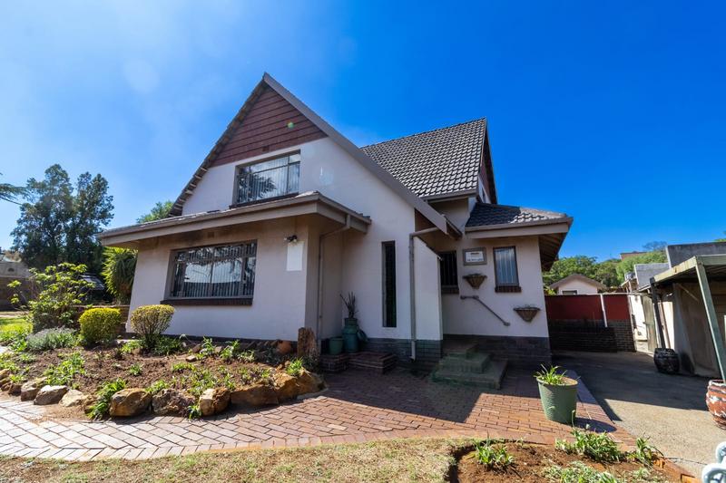 5 Bedroom Property for Sale in Linmeyer Gauteng