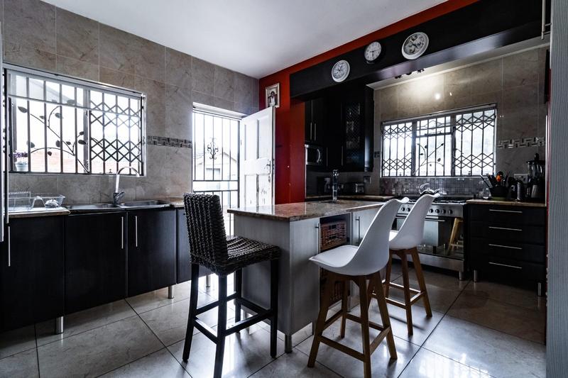 5 Bedroom Property for Sale in Linmeyer Gauteng