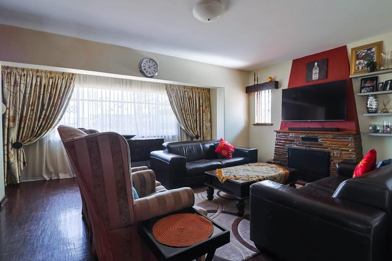 5 Bedroom Property for Sale in Linmeyer Gauteng