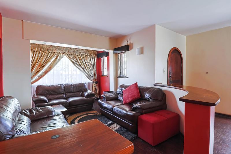 5 Bedroom Property for Sale in Linmeyer Gauteng
