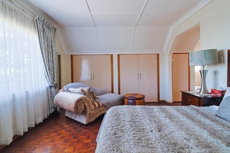 5 Bedroom Property for Sale in Linmeyer Gauteng