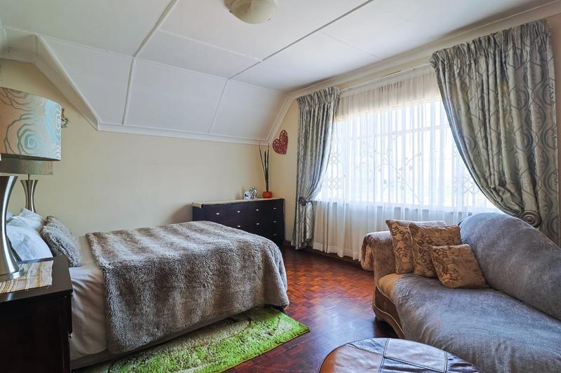 5 Bedroom Property for Sale in Linmeyer Gauteng