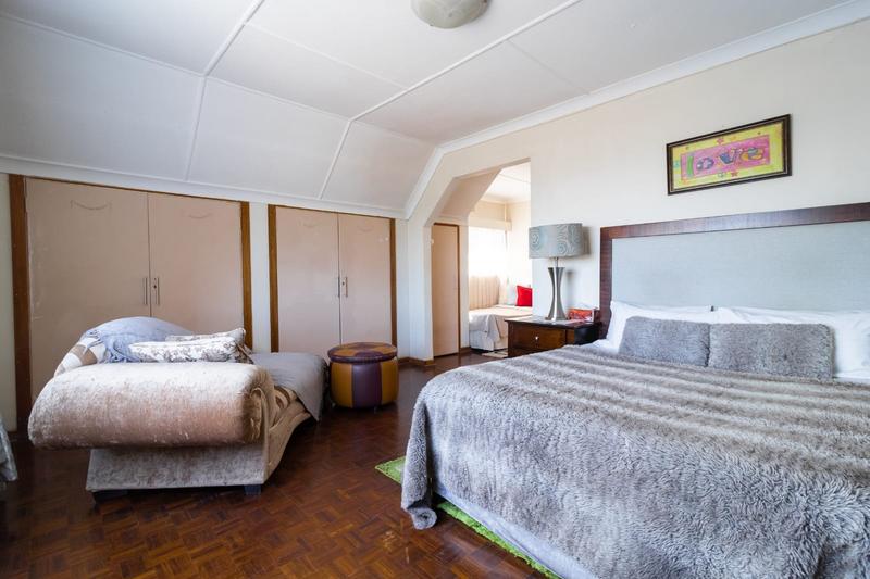 5 Bedroom Property for Sale in Linmeyer Gauteng