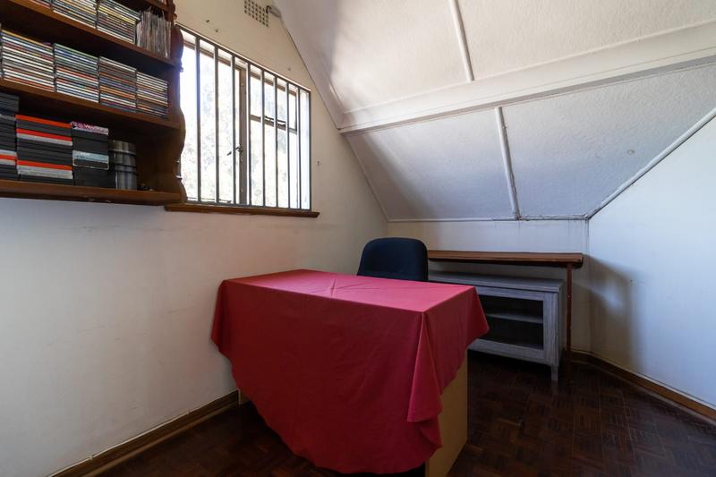 5 Bedroom Property for Sale in Linmeyer Gauteng