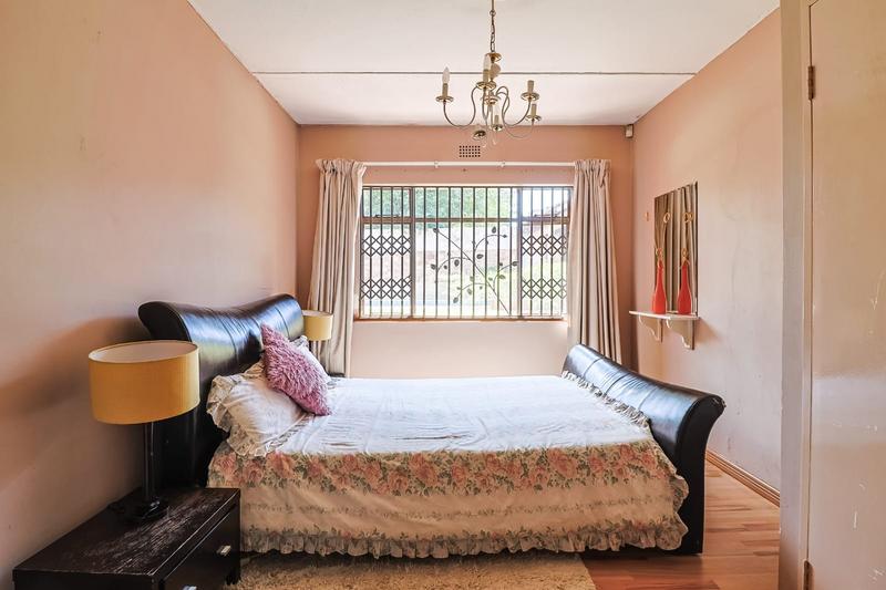 5 Bedroom Property for Sale in Linmeyer Gauteng