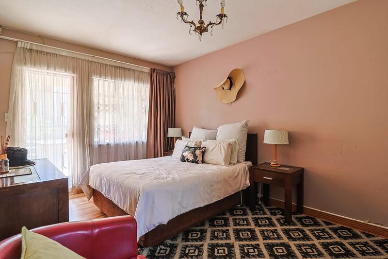 5 Bedroom Property for Sale in Linmeyer Gauteng