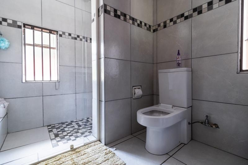 5 Bedroom Property for Sale in Linmeyer Gauteng