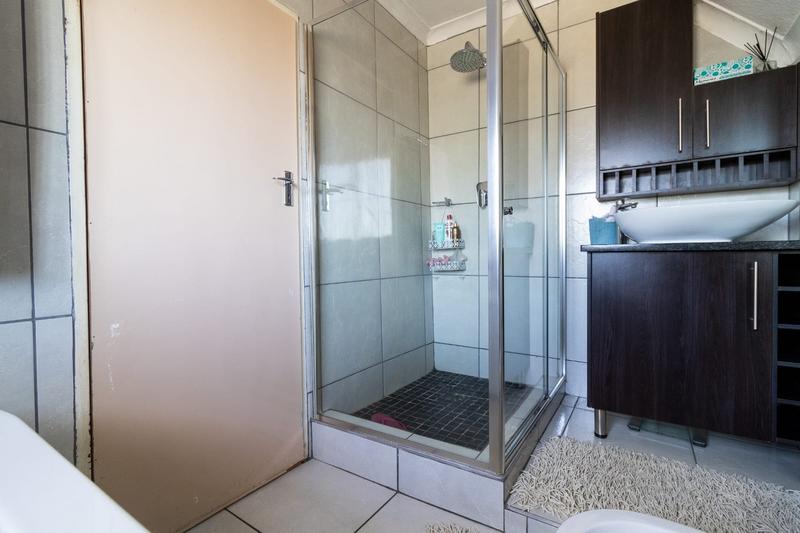 5 Bedroom Property for Sale in Linmeyer Gauteng