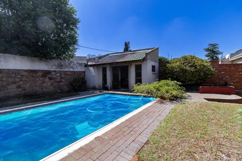 5 Bedroom Property for Sale in Linmeyer Gauteng
