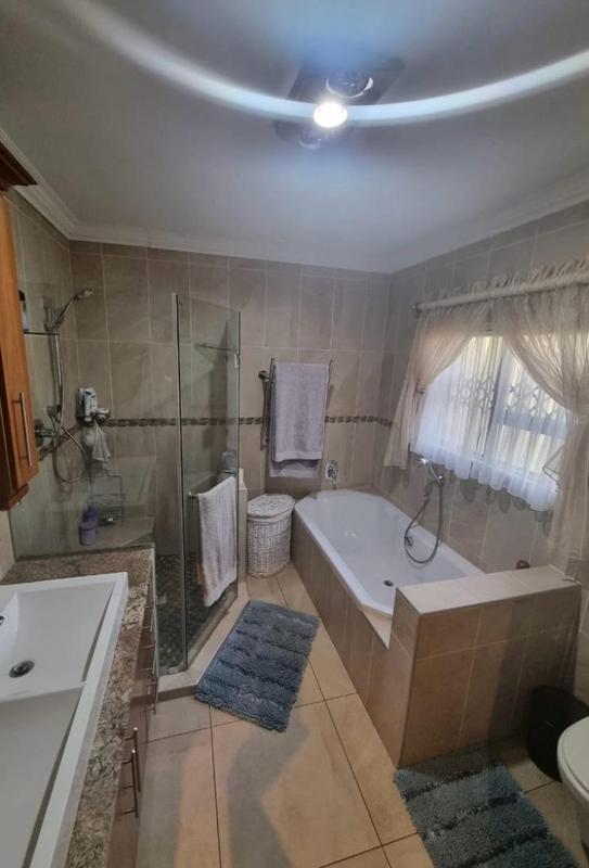 4 Bedroom Property for Sale in Vanderbijlpark SW 5 Gauteng