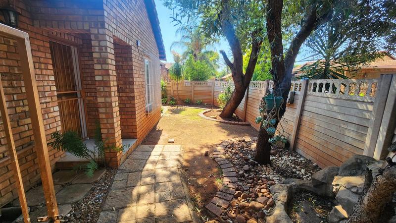 2 Bedroom Property for Sale in Doornpoort Gauteng