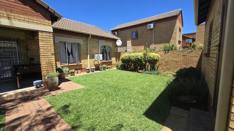 To Let 2 Bedroom Property for Rent in Equestria Gauteng