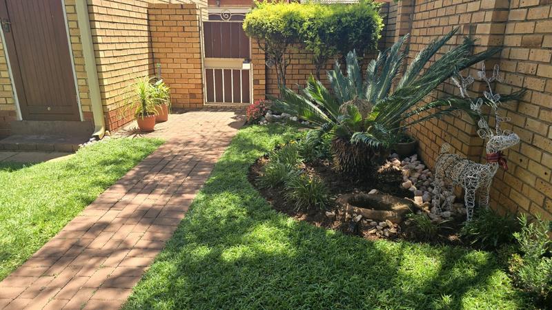 To Let 2 Bedroom Property for Rent in Equestria Gauteng