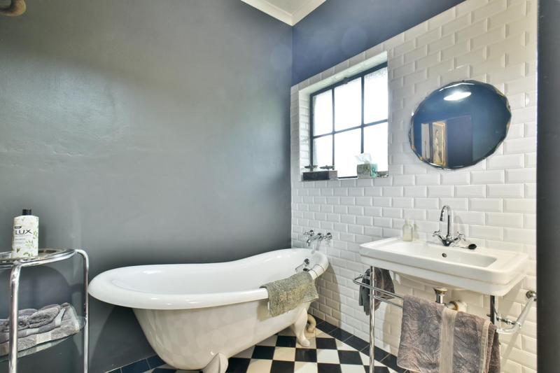 9 Bedroom Property for Sale in Hurlingham Gauteng
