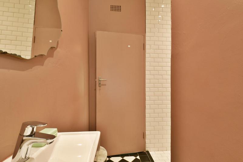 9 Bedroom Property for Sale in Hurlingham Gauteng