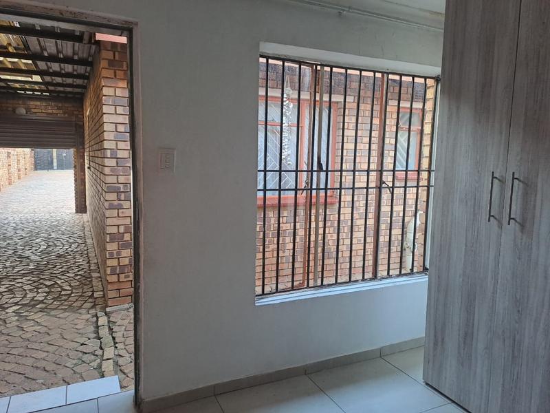 To Let 1 Bedroom Property for Rent in Eldorado Park Gauteng
