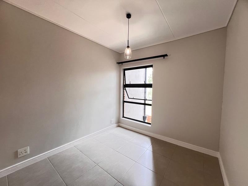 2 Bedroom Property for Sale in Mulbarton Gauteng