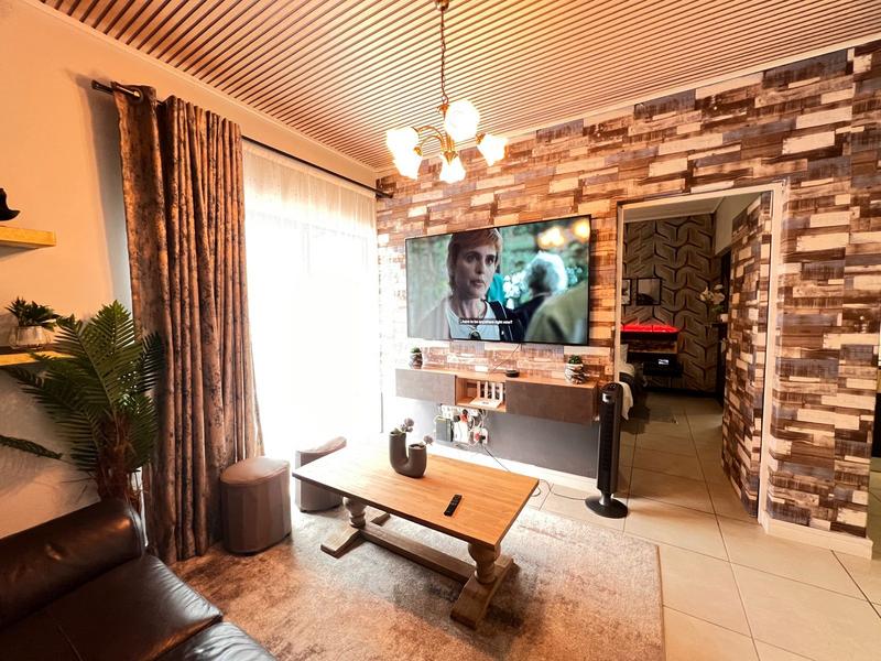 1 Bedroom Property for Sale in Mulbarton Gauteng