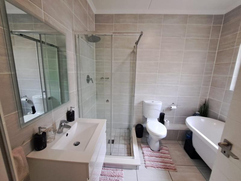 To Let 3 Bedroom Property for Rent in Waterfall Gauteng