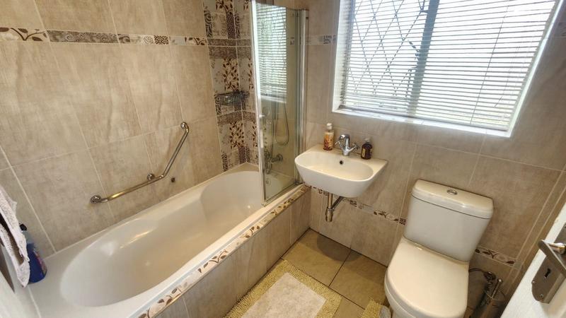 3 Bedroom Property for Sale in Verwoerdpark Gauteng