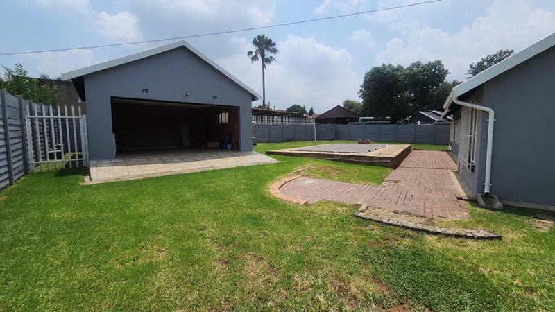 3 Bedroom Property for Sale in Verwoerdpark Gauteng
