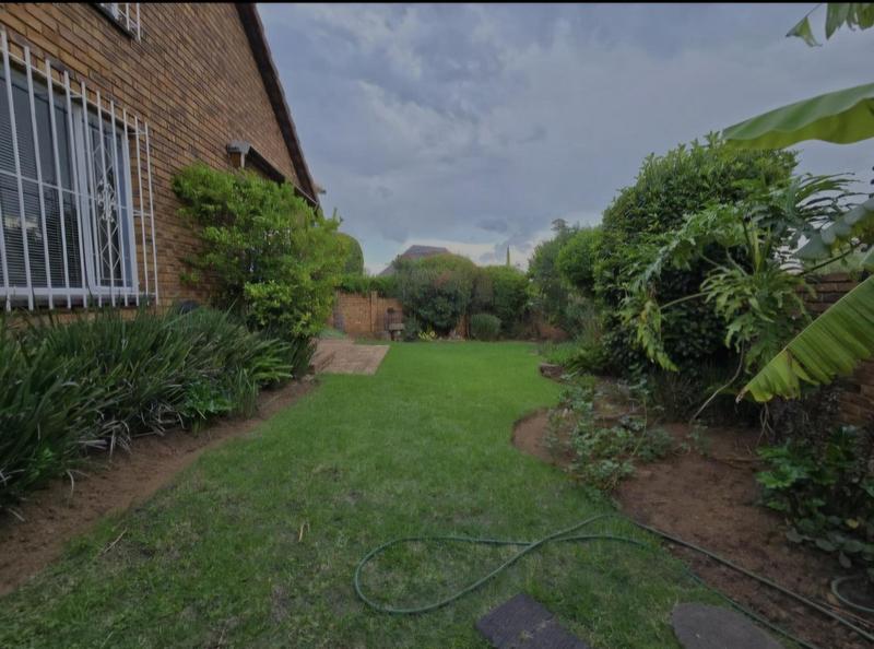 3 Bedroom Property for Sale in Bassonia Gauteng
