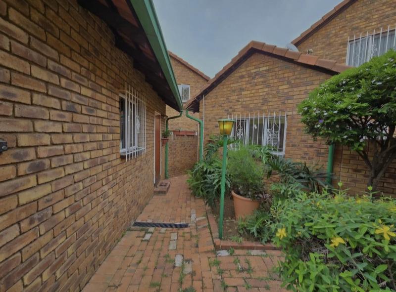 3 Bedroom Property for Sale in Bassonia Gauteng