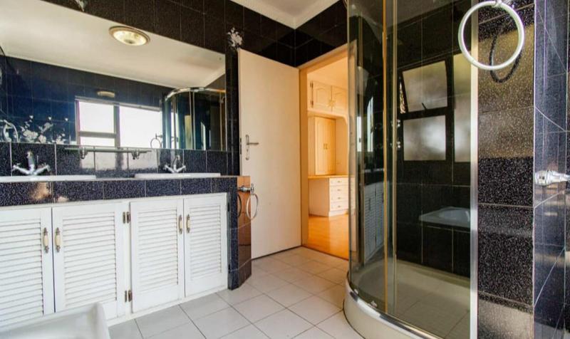 4 Bedroom Property for Sale in Glenvista Gauteng