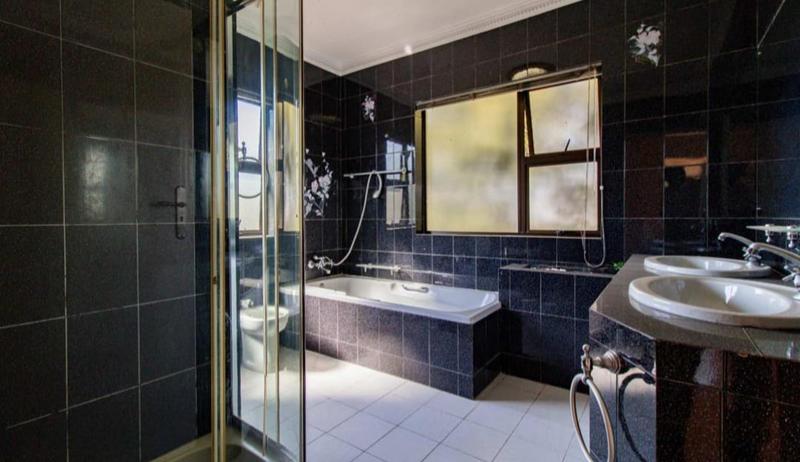 4 Bedroom Property for Sale in Glenvista Gauteng