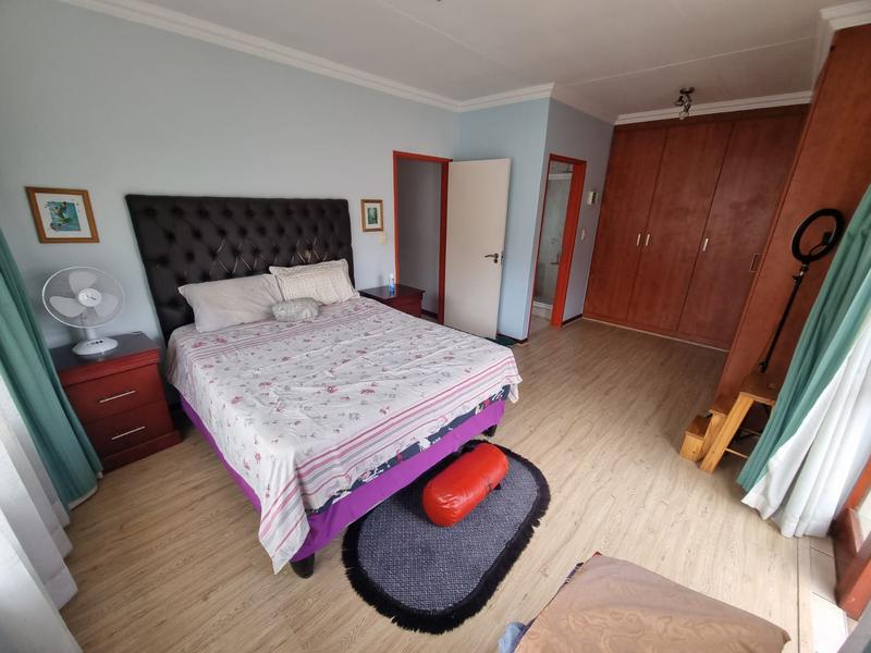 3 Bedroom Property for Sale in Glenvista Gauteng