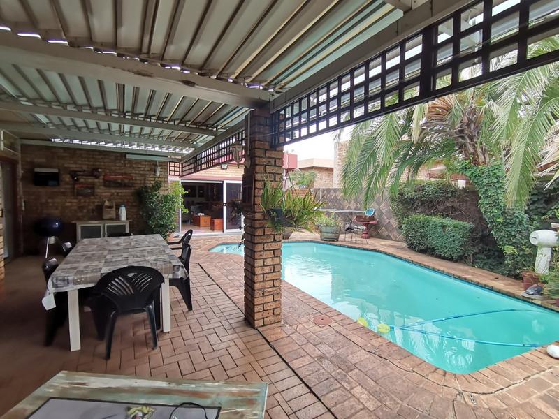 4 Bedroom Property for Sale in Vanderbijlpark SE 3 Gauteng