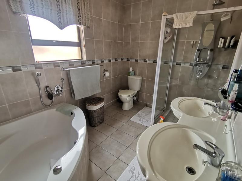 3 Bedroom Property for Sale in Vanderbijlpark SW 5 Gauteng