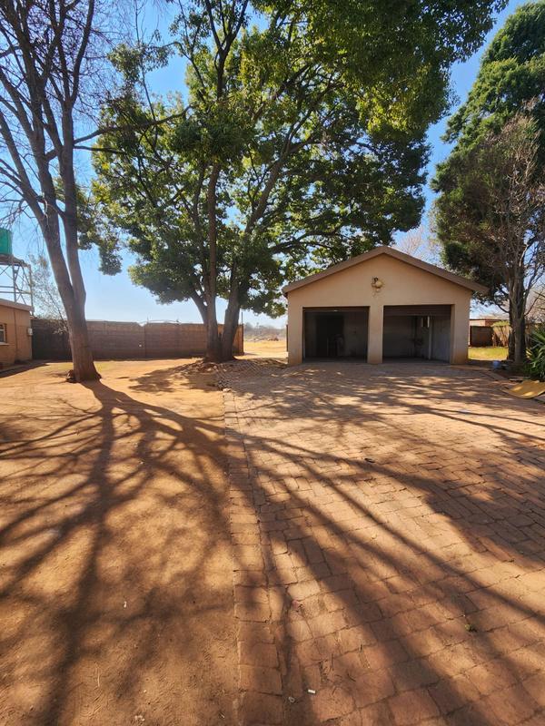 8 Bedroom Property for Sale in Raslouw Gauteng