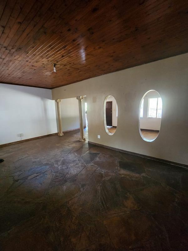 8 Bedroom Property for Sale in Raslouw Gauteng