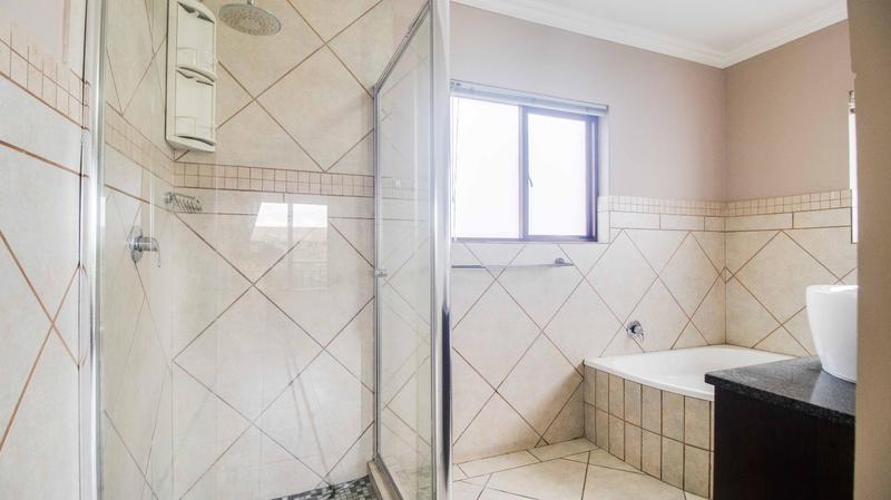 4 Bedroom Property for Sale in Ruimsig Country Estate Gauteng