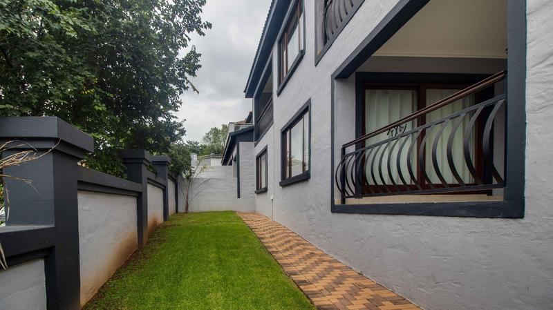 4 Bedroom Property for Sale in Ruimsig Country Estate Gauteng