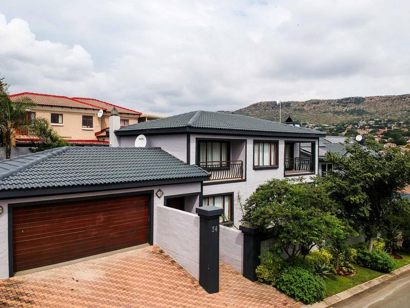 4 Bedroom Property for Sale in Ruimsig Country Estate Gauteng