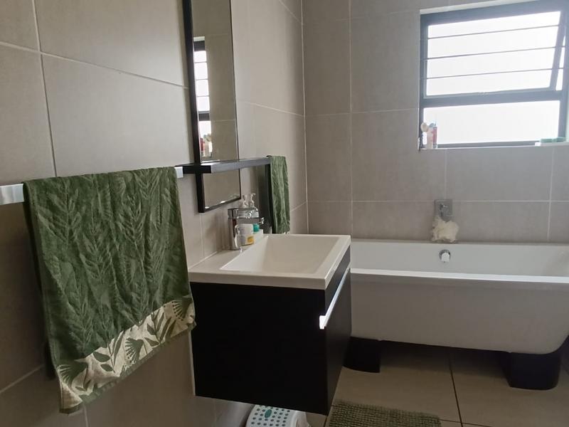 To Let 3 Bedroom Property for Rent in Greenstone Hill Gauteng