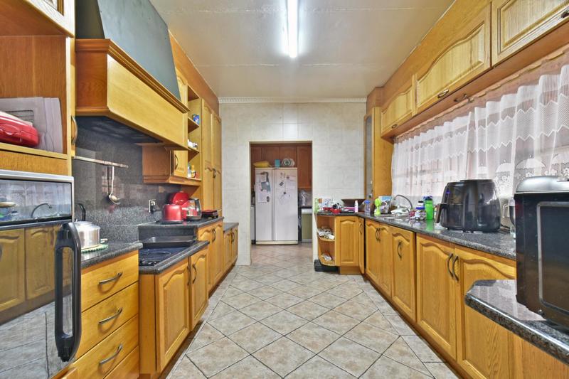 4 Bedroom Property for Sale in Glenvista Gauteng