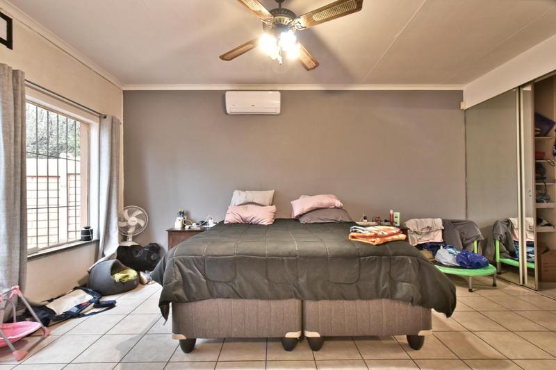4 Bedroom Property for Sale in Glenvista Gauteng
