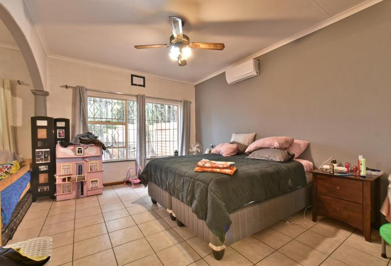4 Bedroom Property for Sale in Glenvista Gauteng